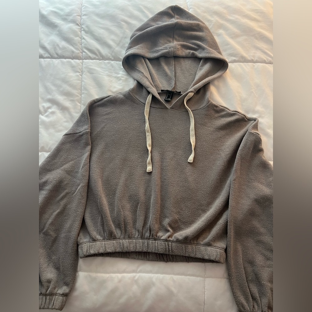 | Forever 21 | Drawstring cropped gray hoodie |